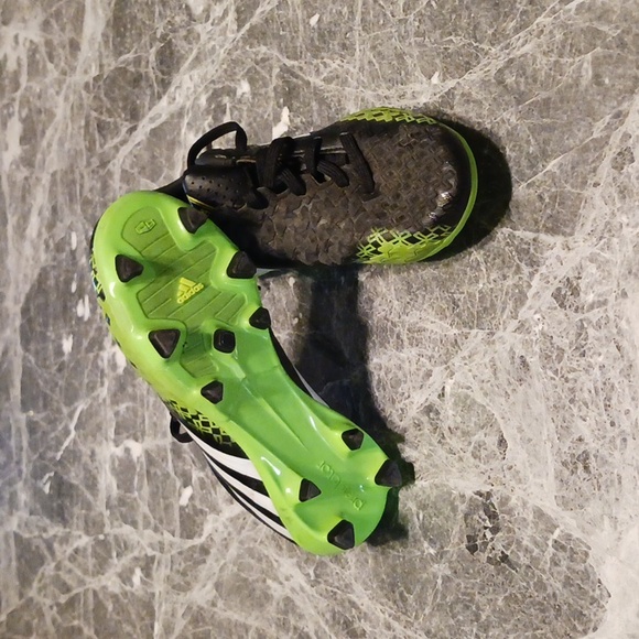 Adidas PREDATOR YOUTH soccer cleats size 1 1/2 Excellent condition Black/neon gr - Picture 2 of 8